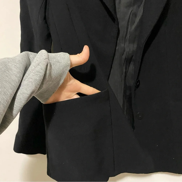 M.M. LaFleur Black Wool Blend Three Button Blazer size 0 - Picture 3 of 9
